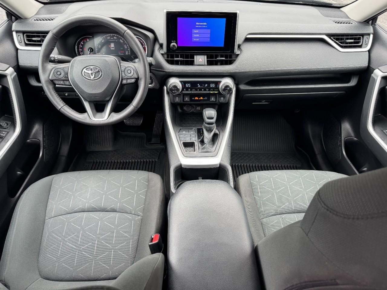 Toyota RAV4 Vehicle Full-screen Gallery Image 12