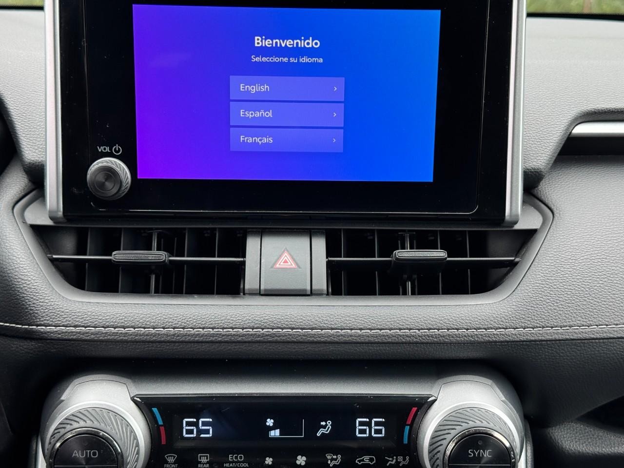 Toyota RAV4 Vehicle Full-screen Gallery Image 14