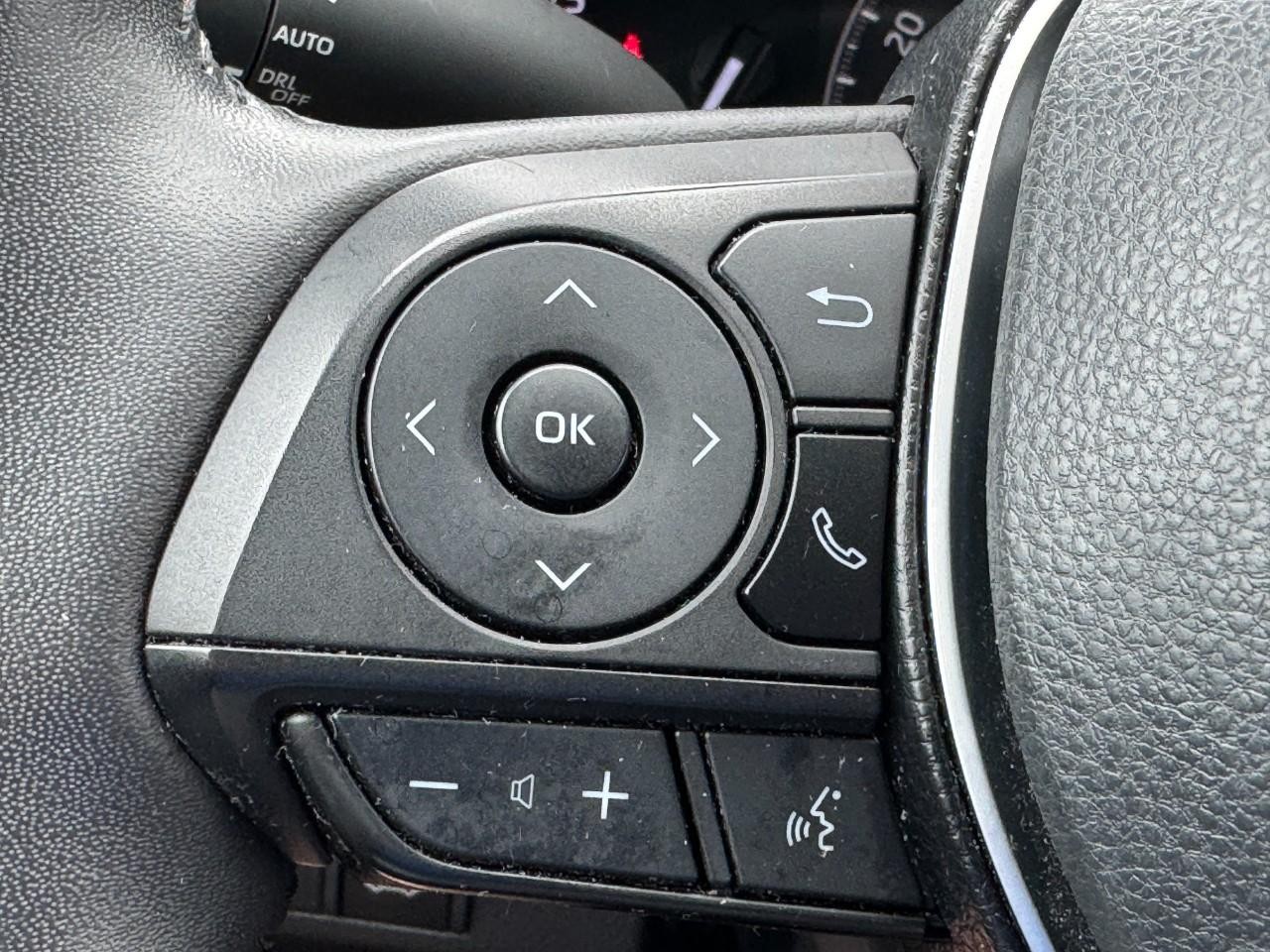 Toyota RAV4 Vehicle Full-screen Gallery Image 19