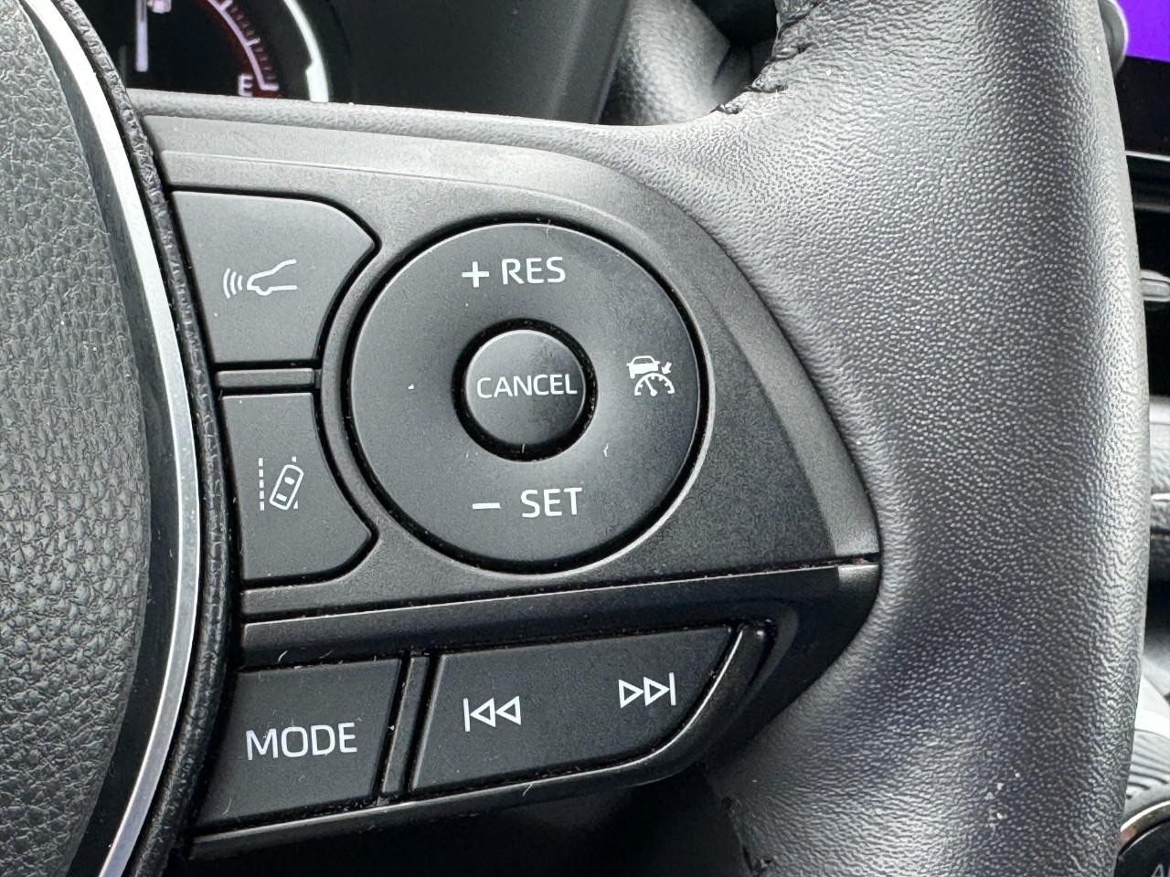 Toyota RAV4 Vehicle Full-screen Gallery Image 20