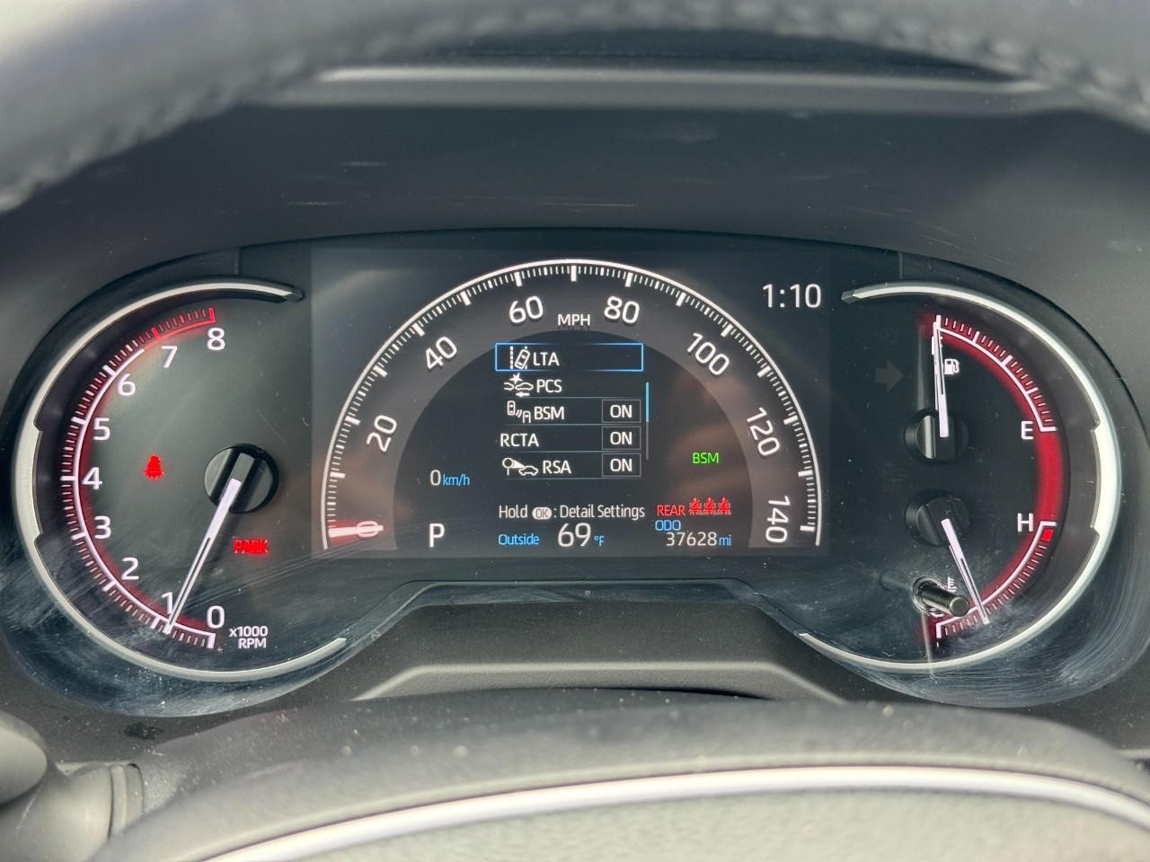 Toyota RAV4 Vehicle Full-screen Gallery Image 21