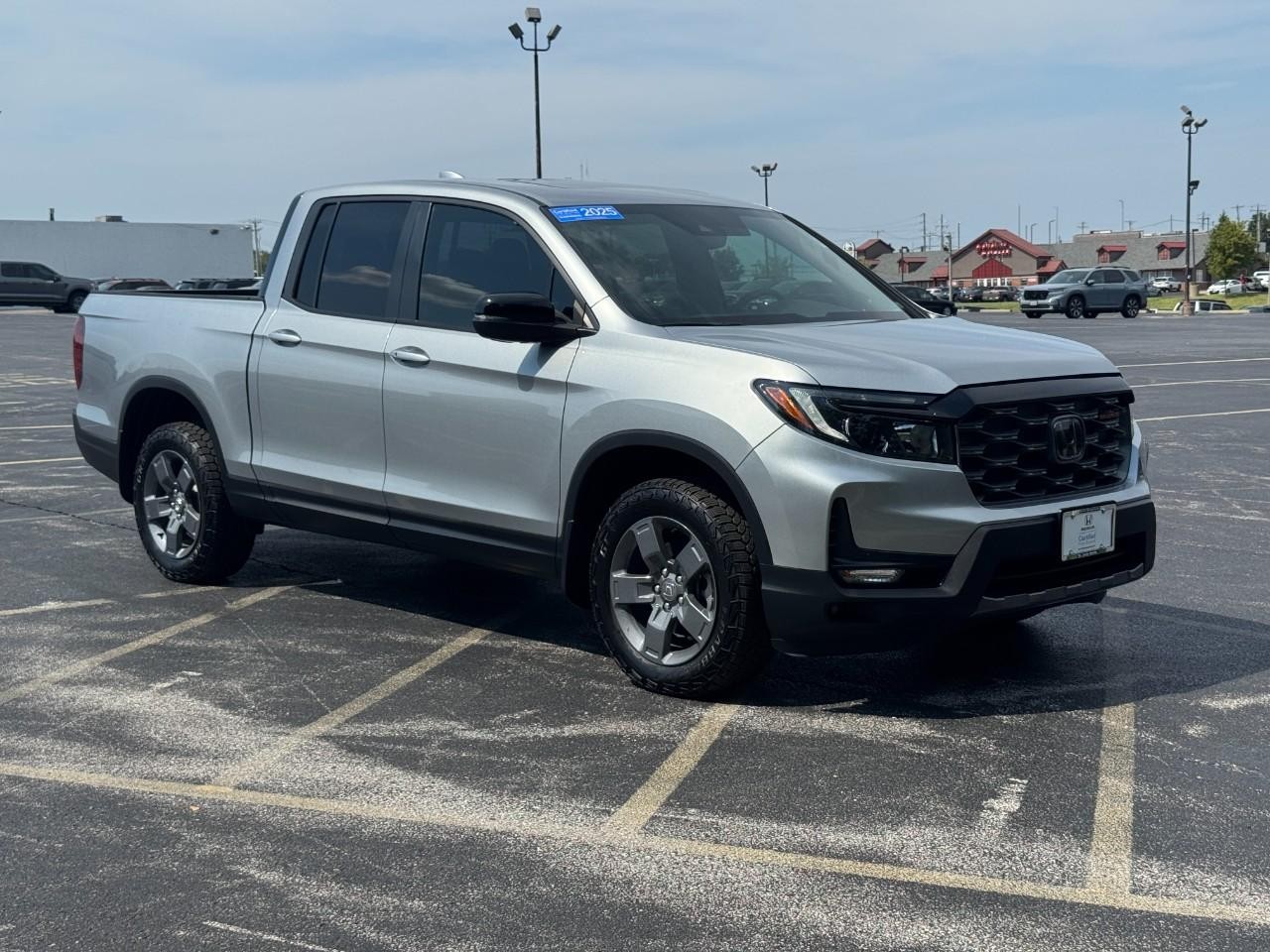 Honda Ridgeline Vehicle Full-screen Gallery Image 02