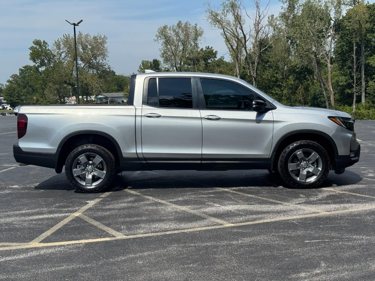 Honda Ridgeline Vehicle Full-screen Gallery Image 03