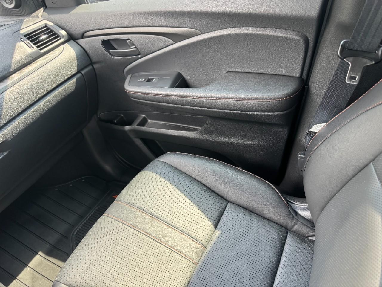 Honda Ridgeline Vehicle Full-screen Gallery Image 17
