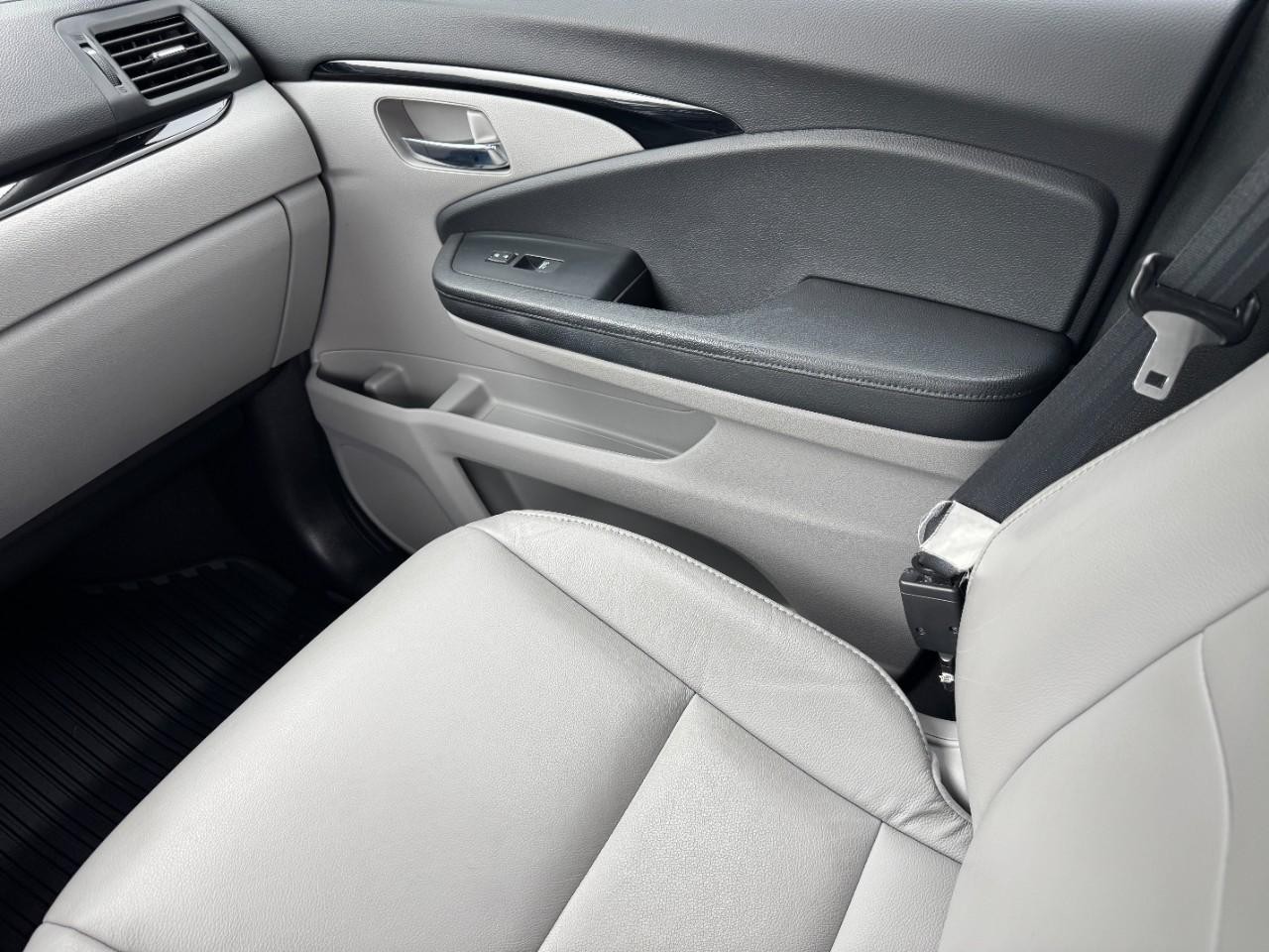 Honda Pilot Vehicle Full-screen Gallery Image 19
