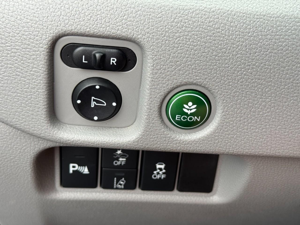 Honda Pilot Vehicle Full-screen Gallery Image 23