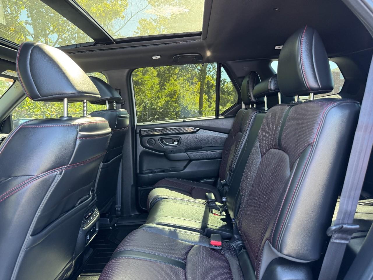Honda Pilot Vehicle Full-screen Gallery Image 12