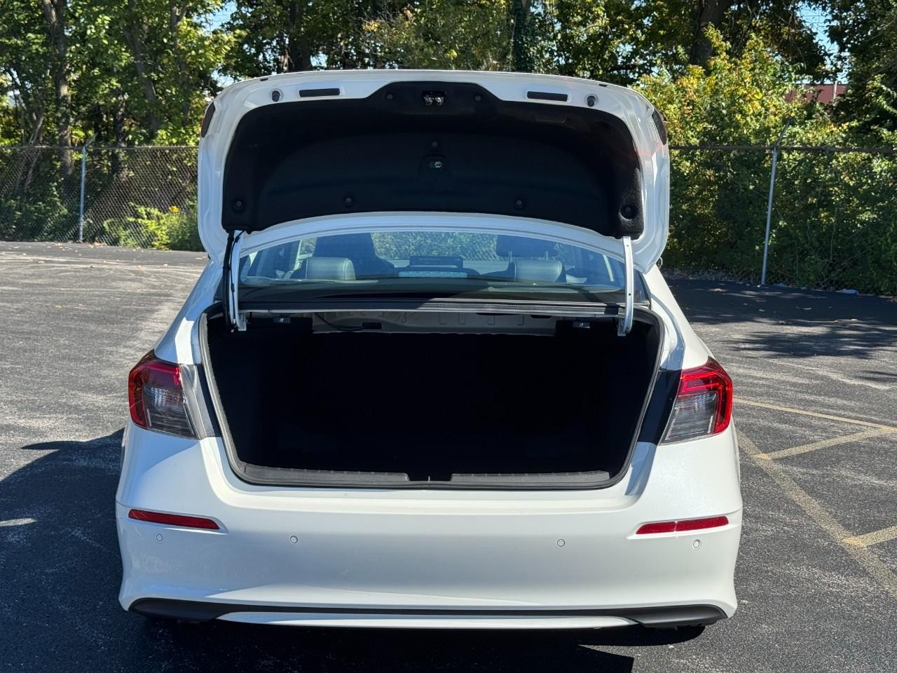 Honda Civic Sedan Vehicle Full-screen Gallery Image 06