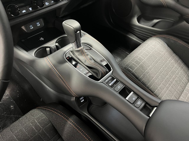 Honda HR-V Vehicle Full-screen Gallery Image 23