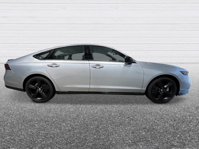 Honda Accord Hybrid Vehicle Full-screen Gallery Image 09