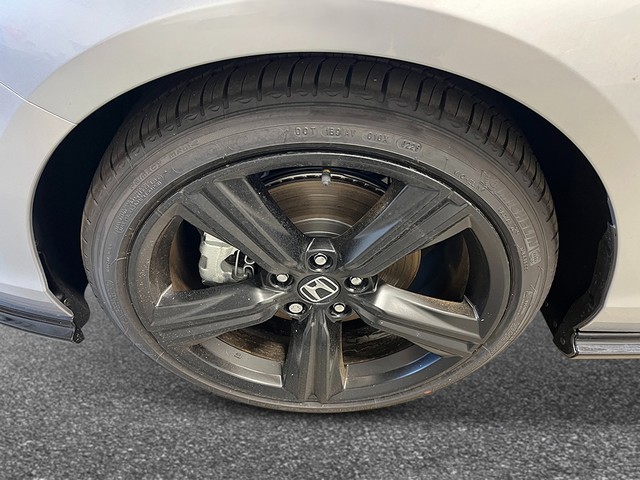 Honda Accord Hybrid Vehicle Full-screen Gallery Image 12