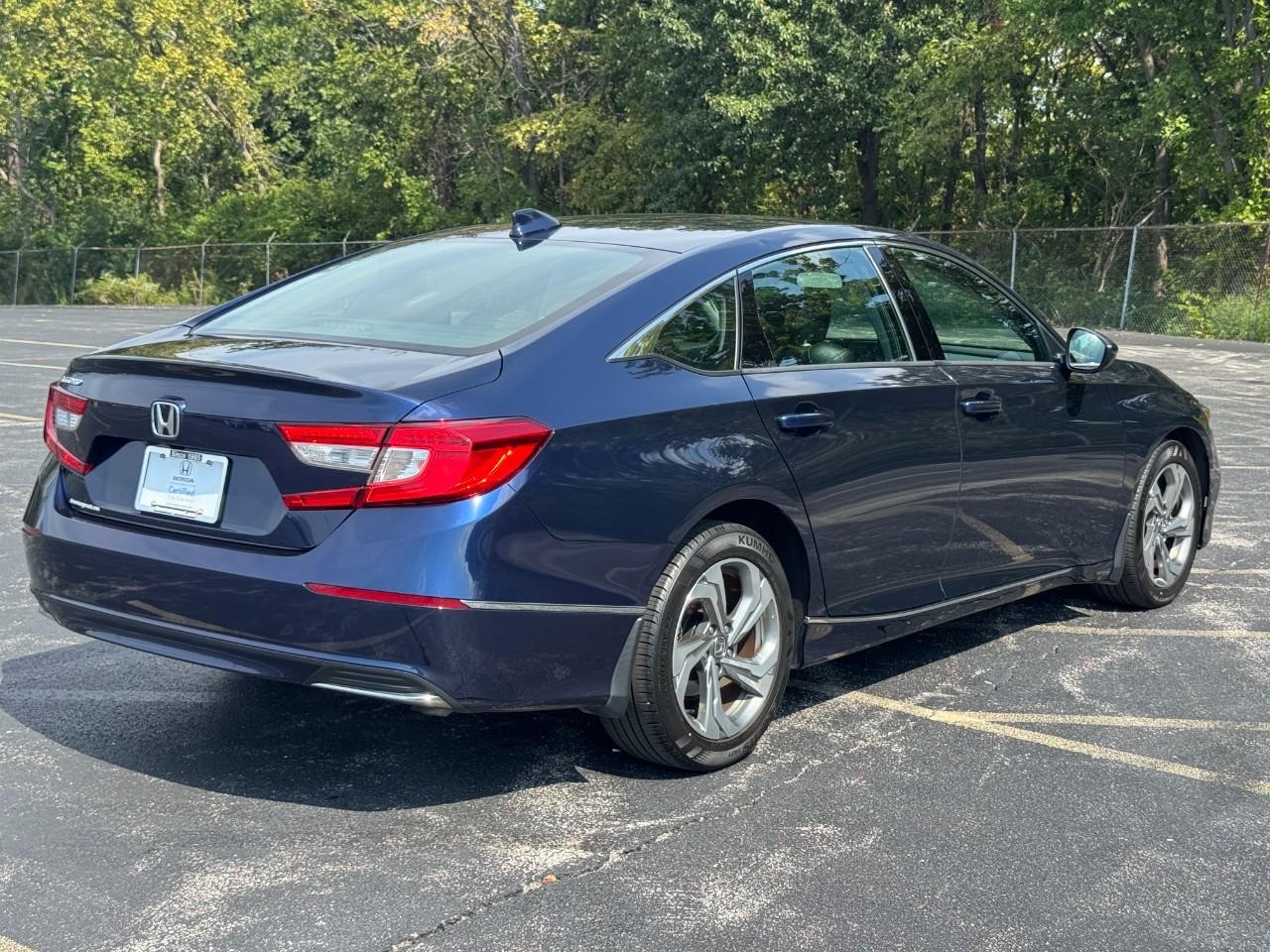Honda Accord Sedan Vehicle Full-screen Gallery Image 04