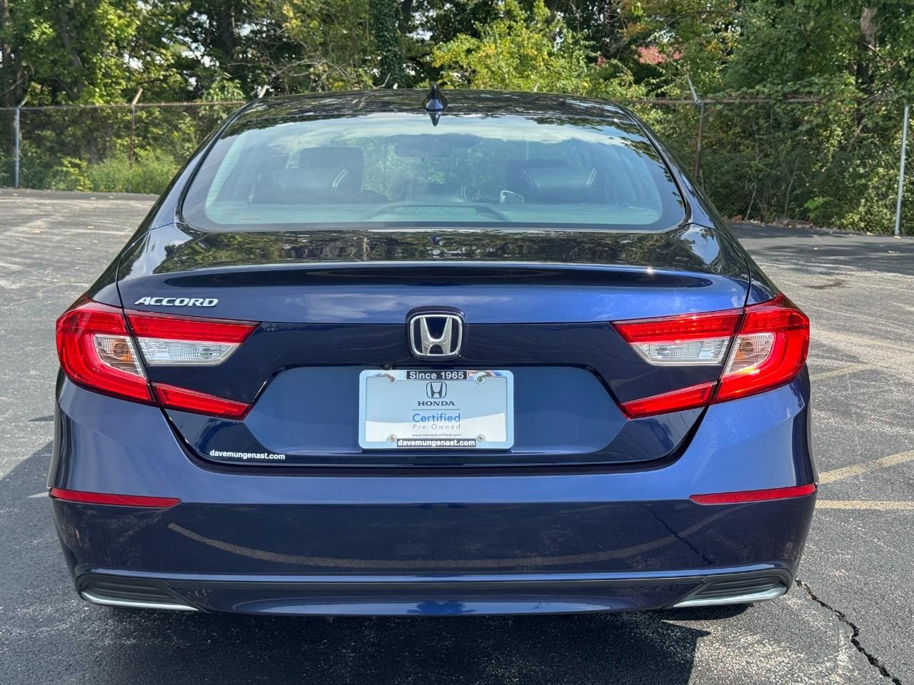 Honda Accord Sedan Vehicle Full-screen Gallery Image 06
