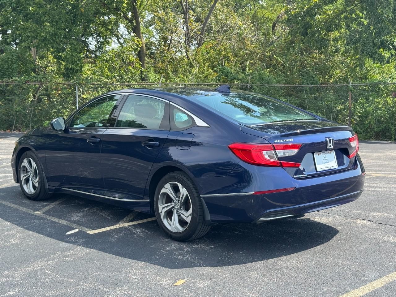 Honda Accord Sedan Vehicle Full-screen Gallery Image 07