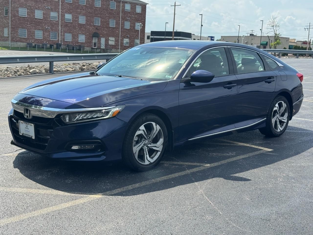 Honda Accord Sedan Vehicle Full-screen Gallery Image 09