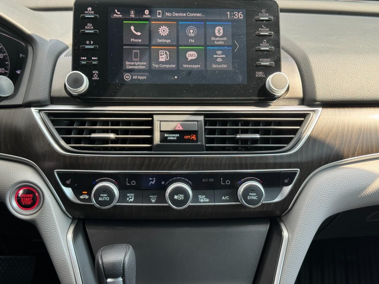 Honda Accord Sedan Vehicle Full-screen Gallery Image 14