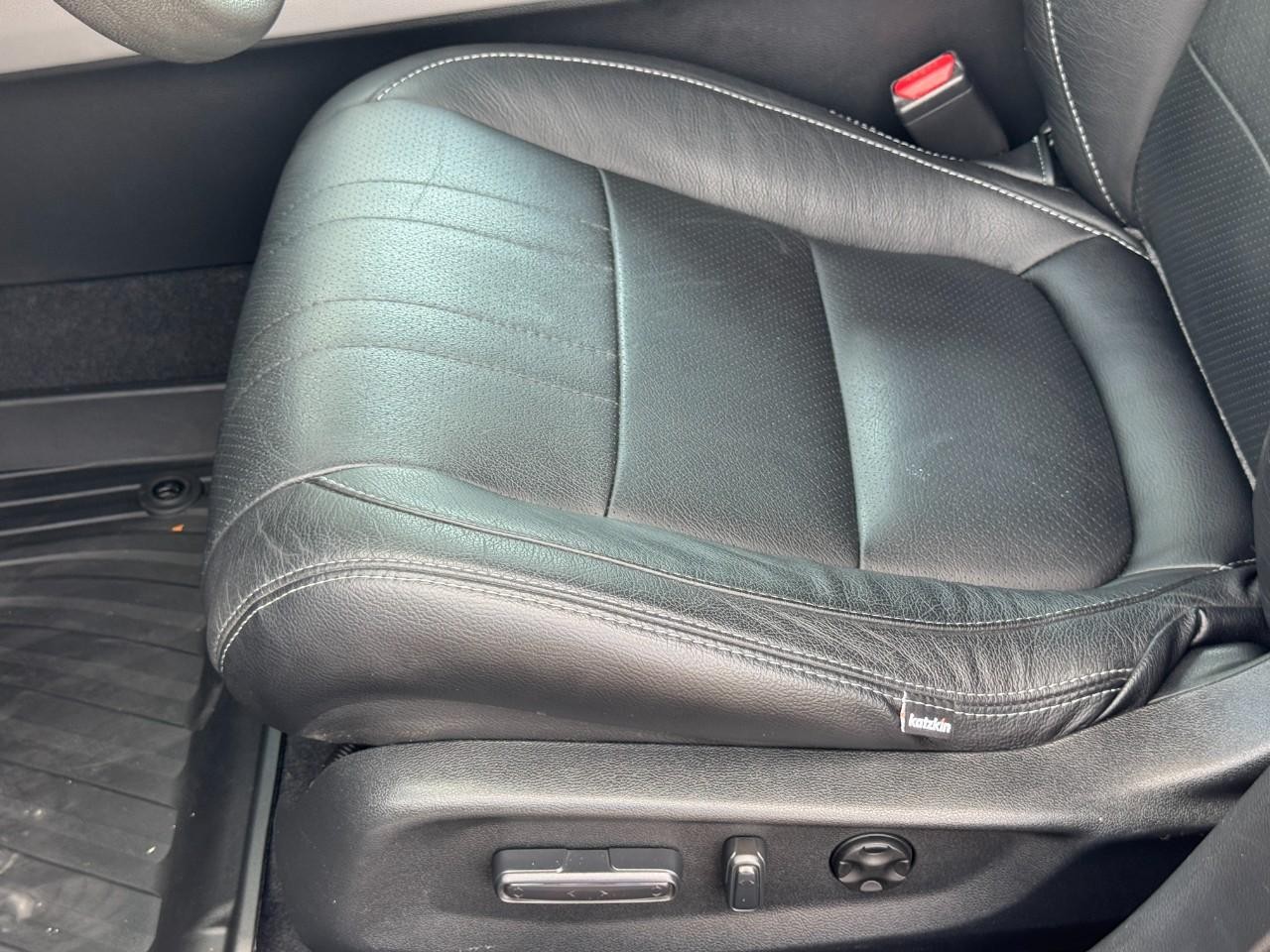 Honda Accord Sedan Vehicle Full-screen Gallery Image 17