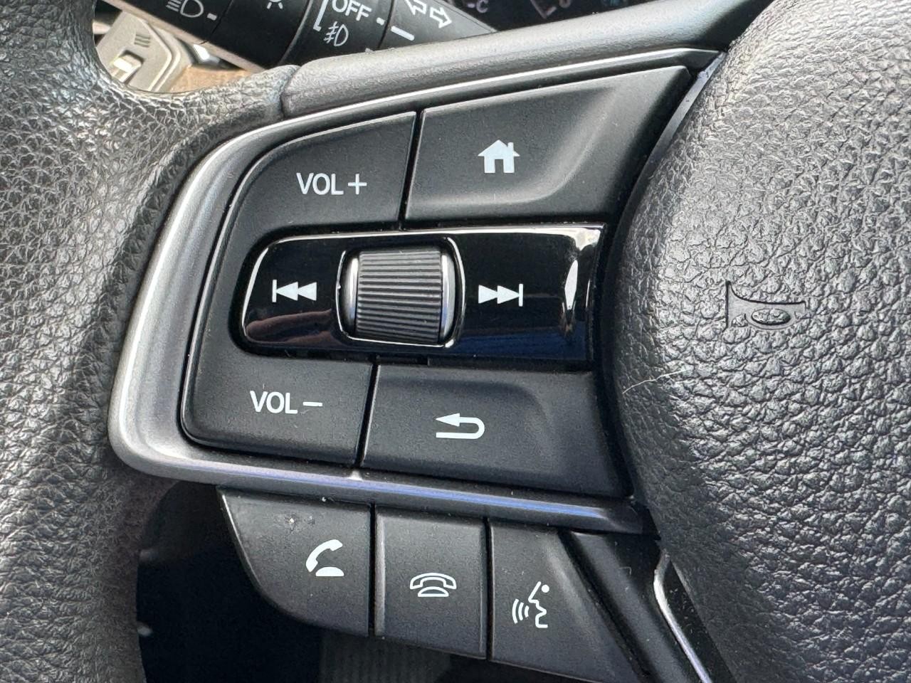 Honda Accord Sedan Vehicle Full-screen Gallery Image 19
