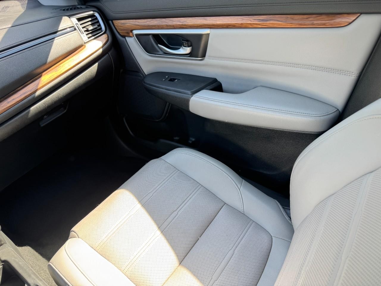 Honda CR-V Vehicle Full-screen Gallery Image 16