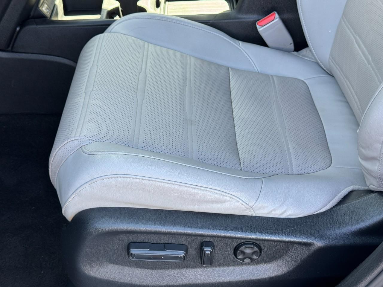Honda CR-V Vehicle Full-screen Gallery Image 17