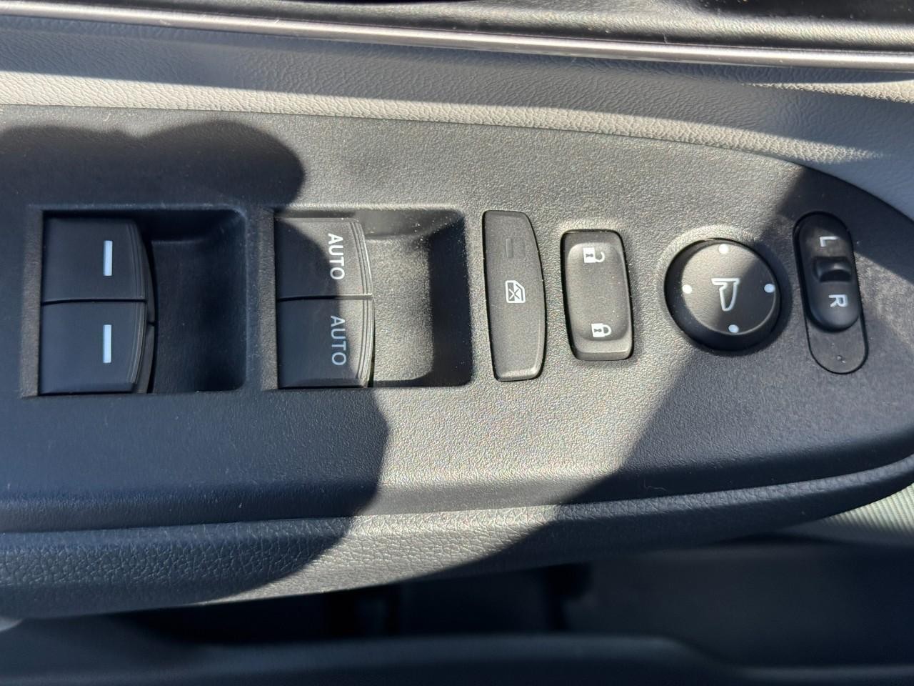 Honda CR-V Vehicle Full-screen Gallery Image 18