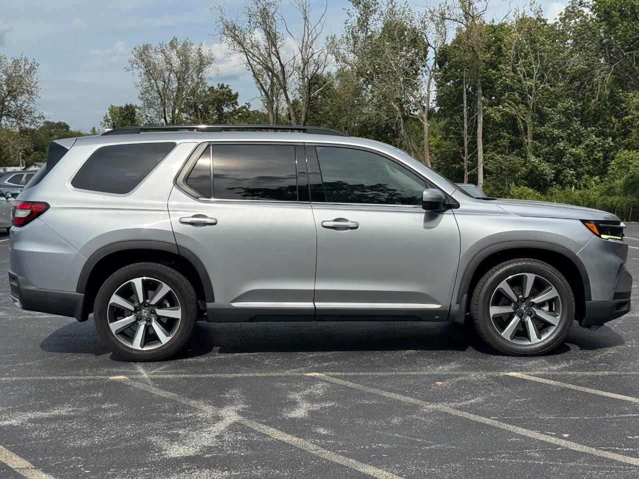 Honda Pilot Vehicle Full-screen Gallery Image 03