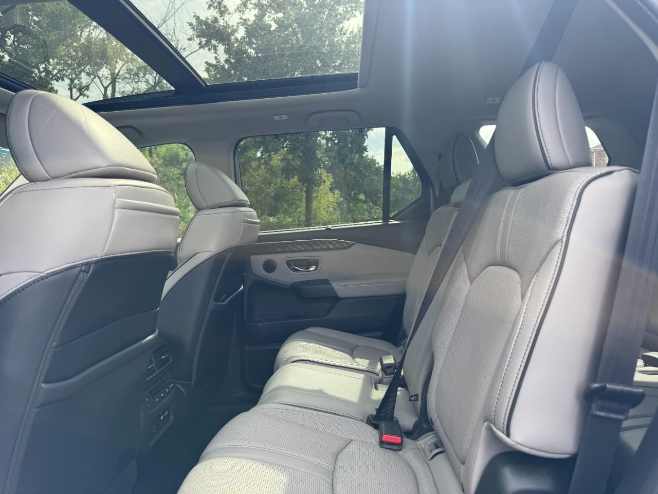 Honda Pilot Vehicle Full-screen Gallery Image 12
