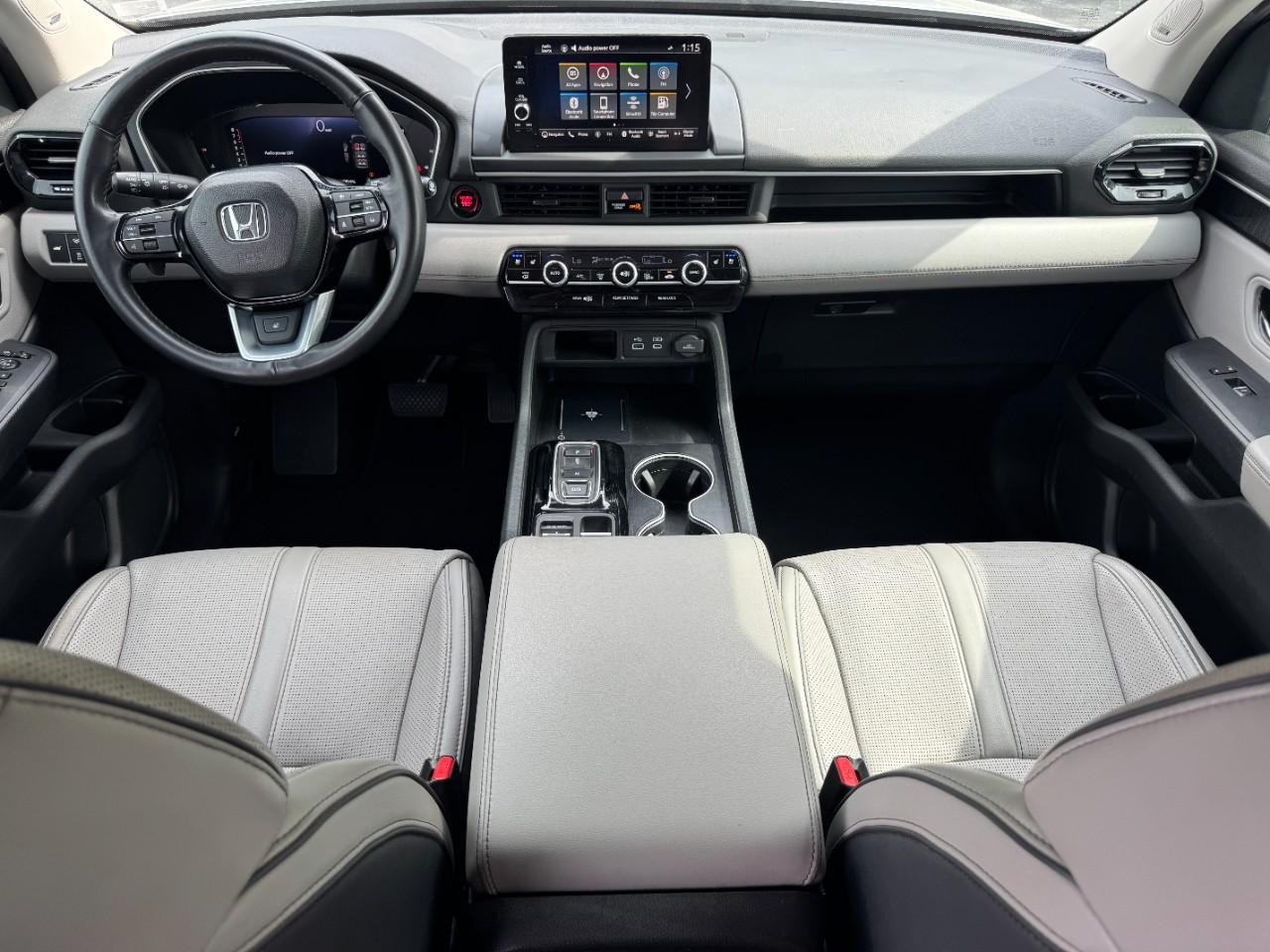 Honda Pilot Vehicle Full-screen Gallery Image 14