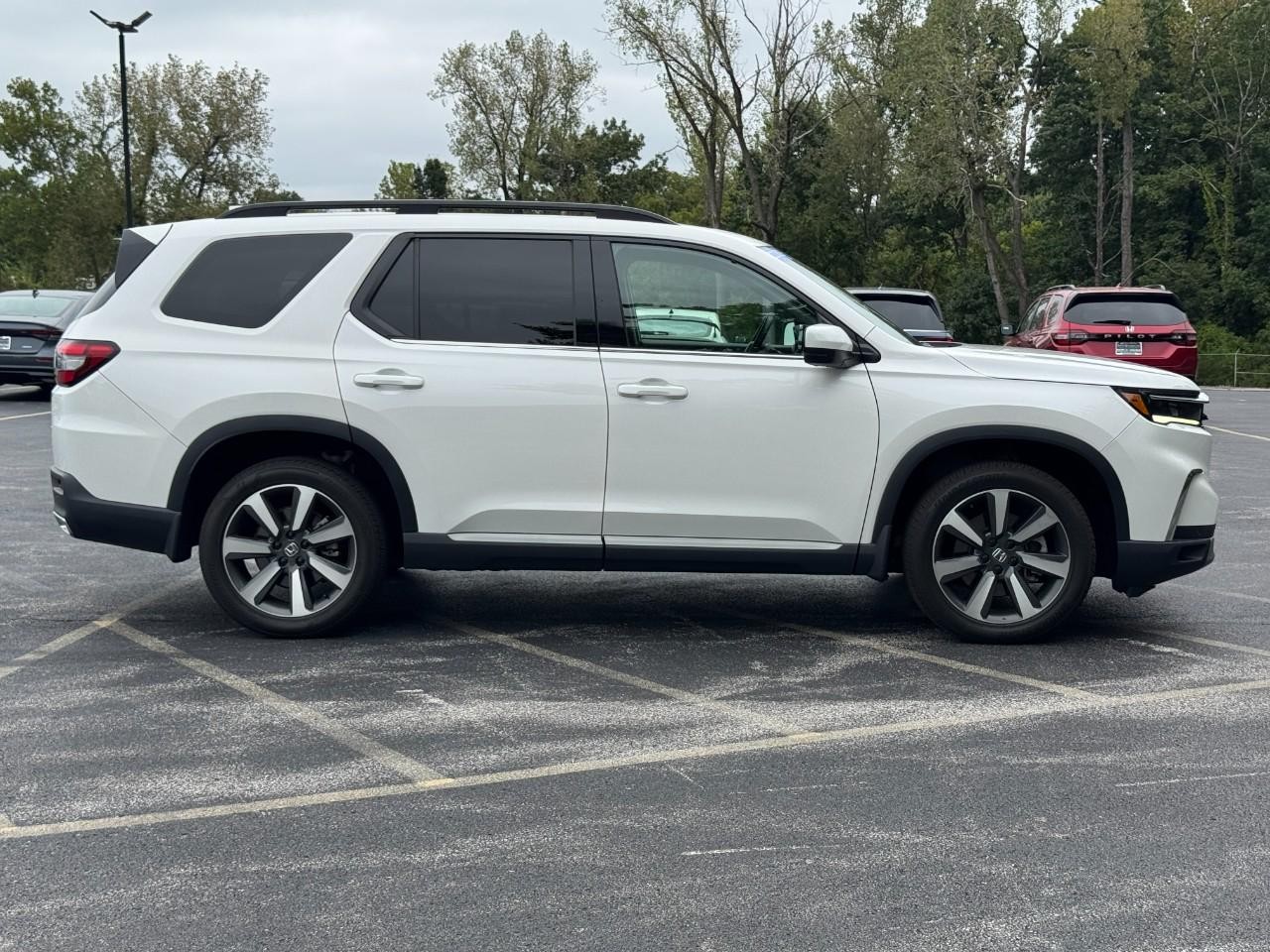 Honda Pilot Vehicle Full-screen Gallery Image 03