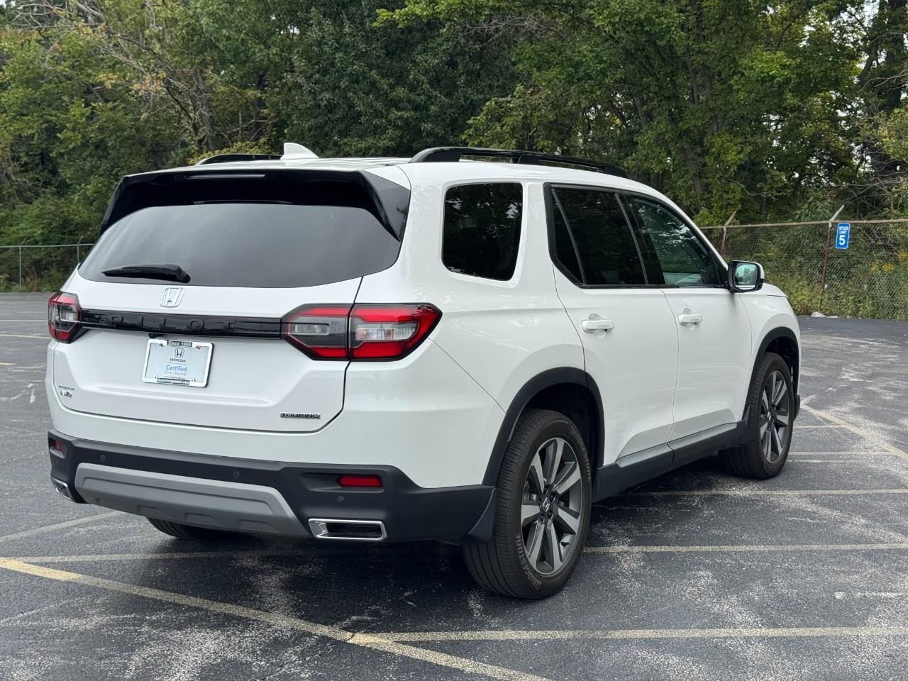 Honda Pilot Vehicle Full-screen Gallery Image 04