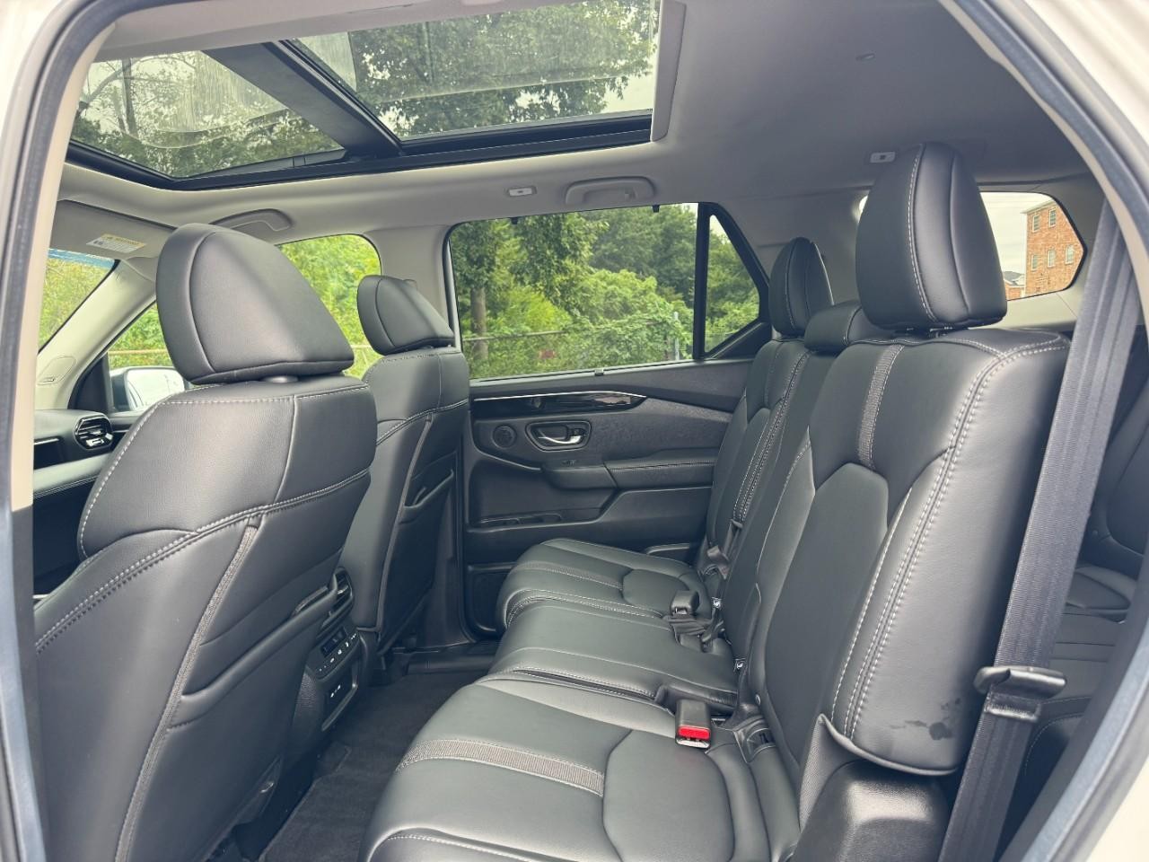 Honda Pilot Vehicle Full-screen Gallery Image 12