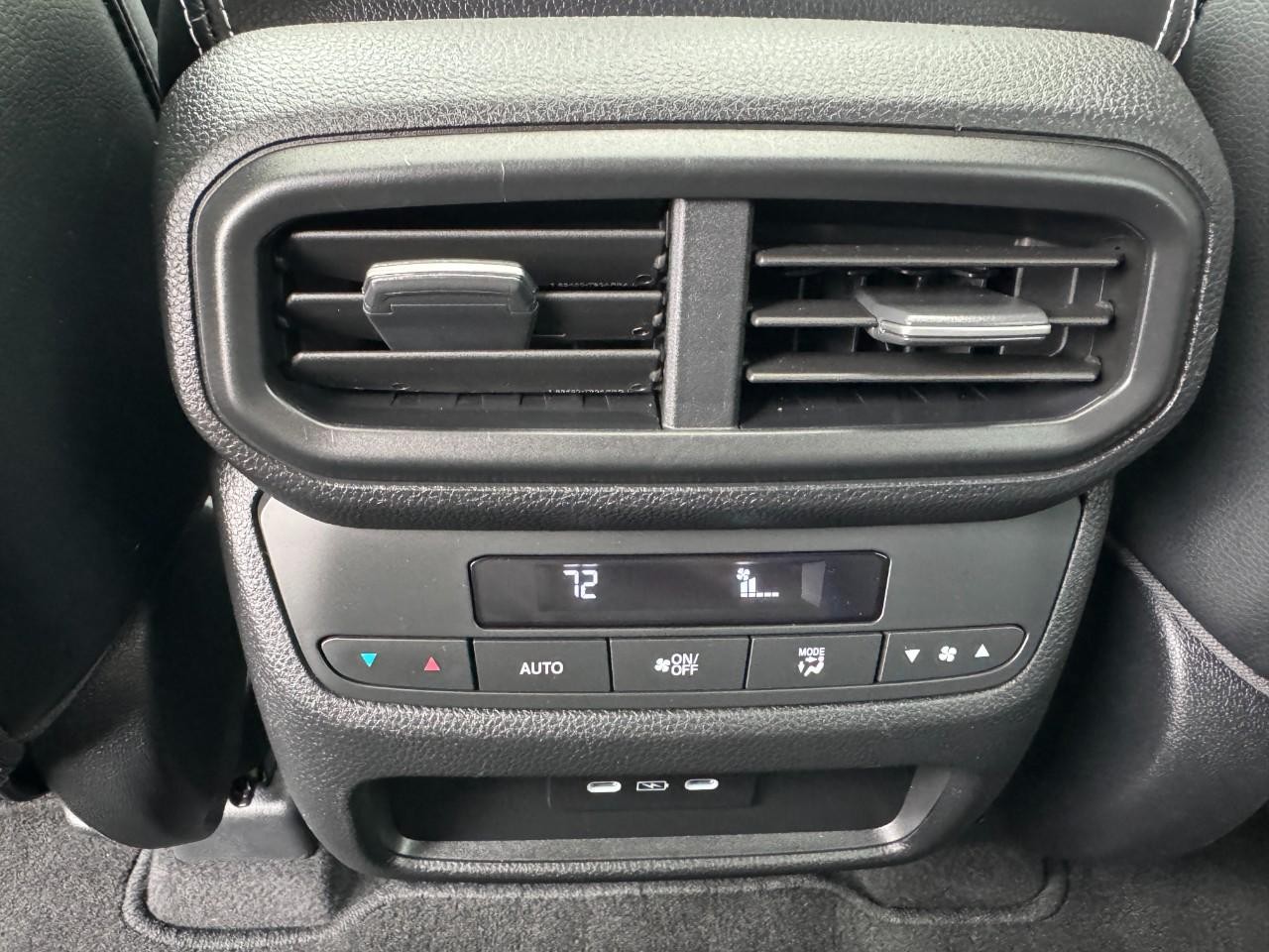 Honda Pilot Vehicle Full-screen Gallery Image 14