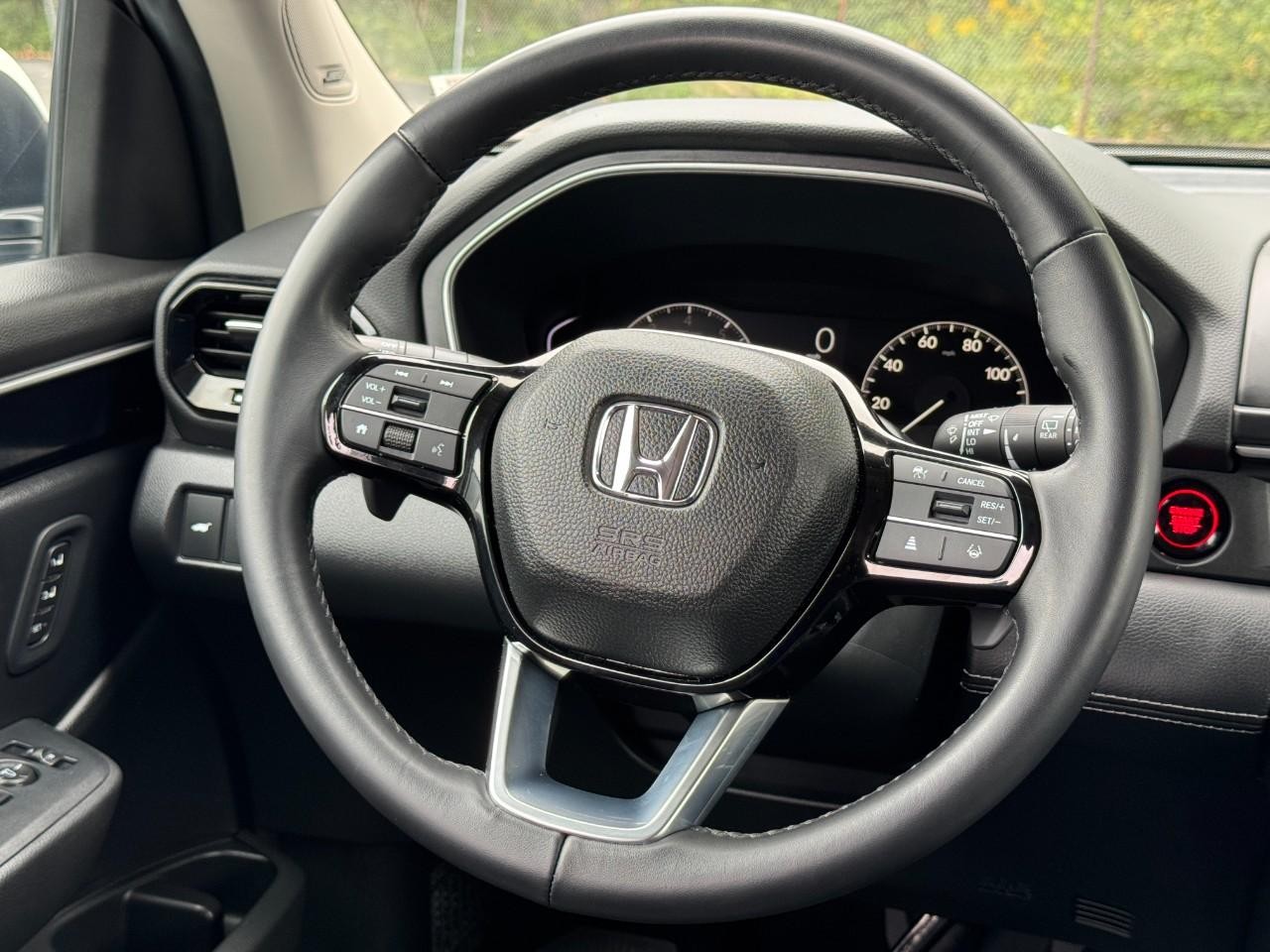 Honda Pilot Vehicle Full-screen Gallery Image 16