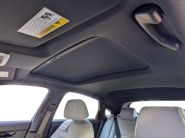 Honda Civic Hatchback Hybrid Vehicle Full-screen Gallery Image 22