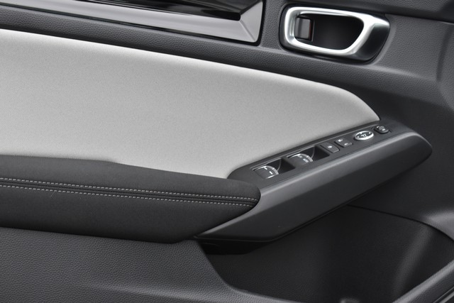Honda Civic Hatchback Hybrid Vehicle Full-screen Gallery Image 23