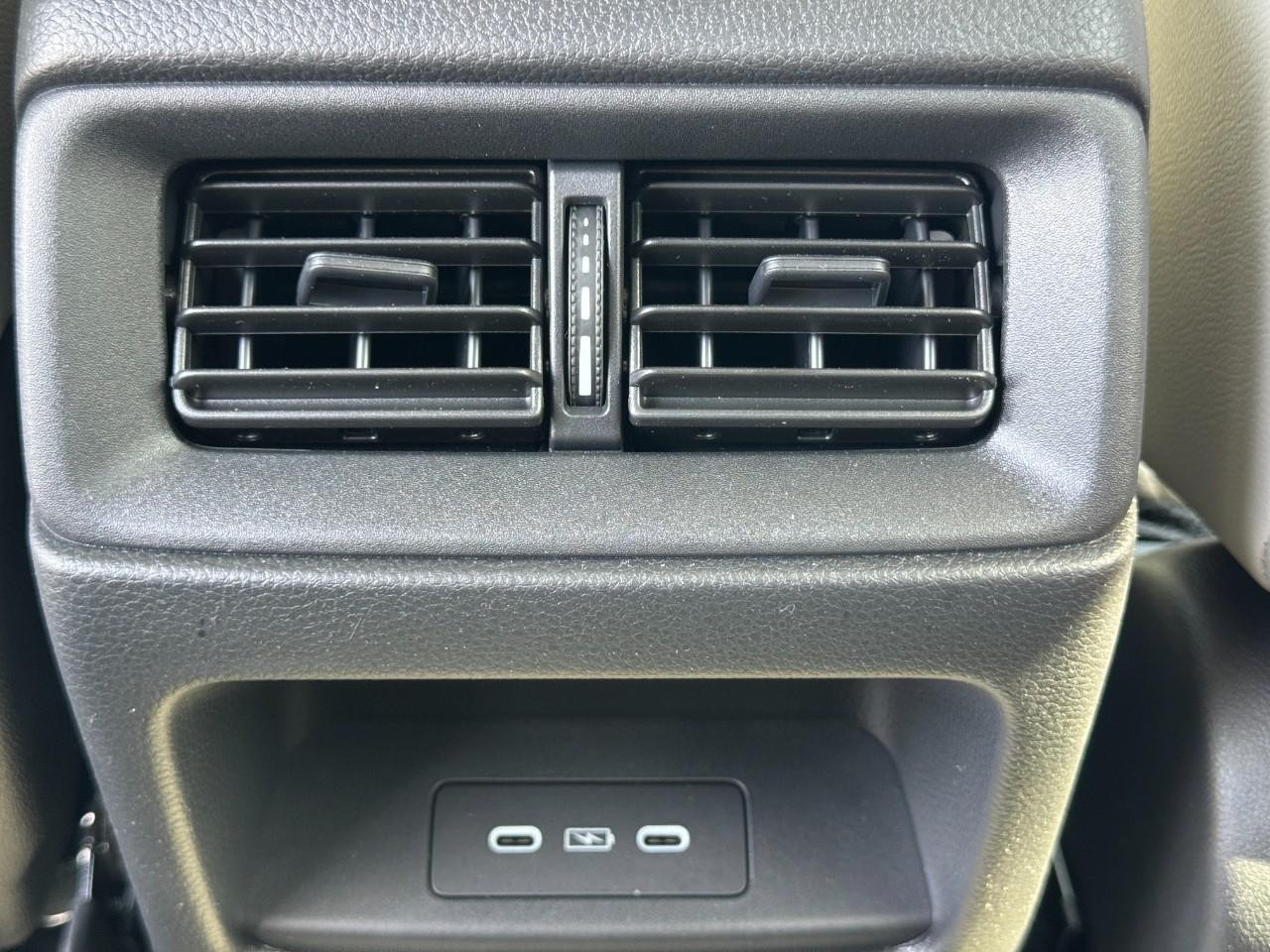 Honda CR-V Vehicle Full-screen Gallery Image 15