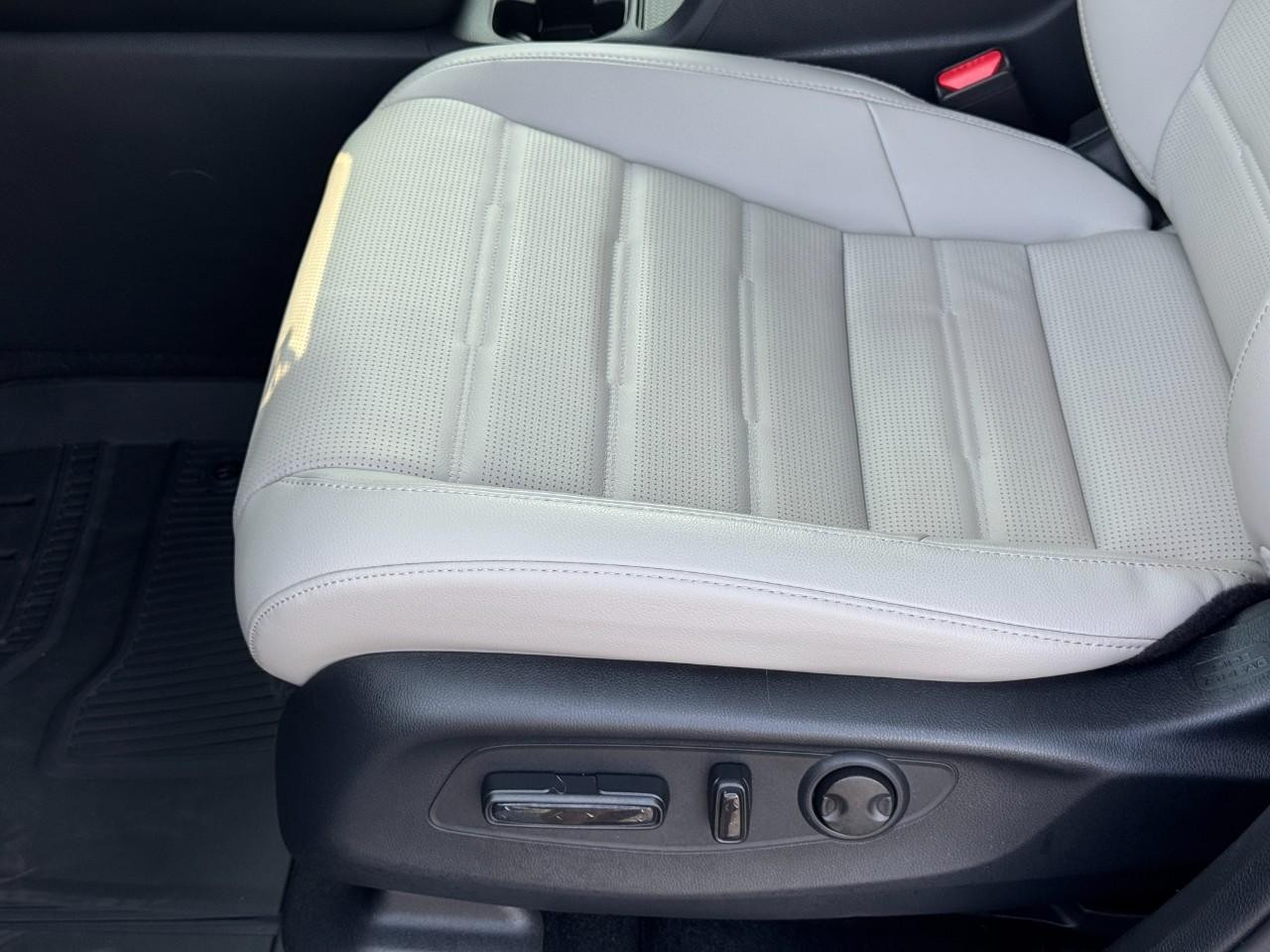 Honda CR-V Vehicle Full-screen Gallery Image 23