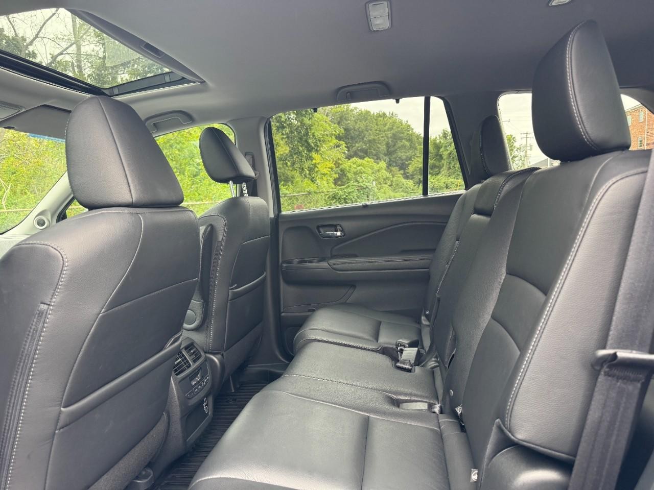 Honda Pilot Vehicle Full-screen Gallery Image 12