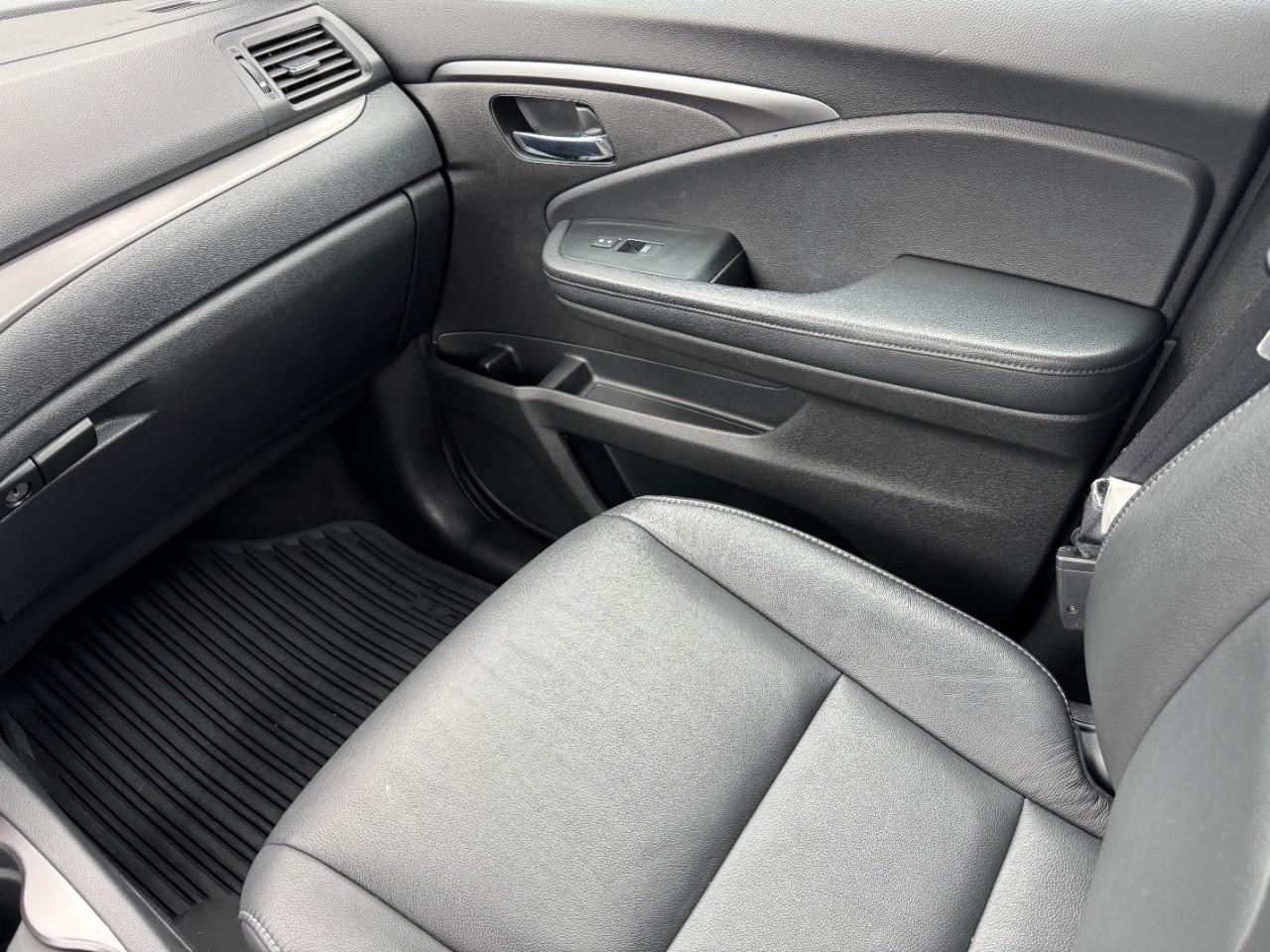 Honda Pilot Vehicle Full-screen Gallery Image 18