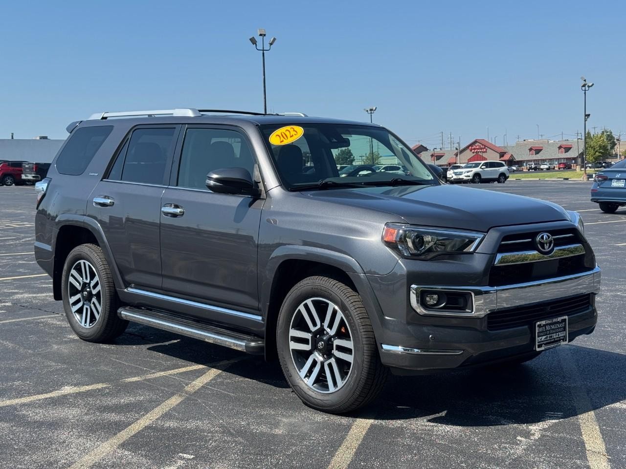 Toyota 4Runner Vehicle Full-screen Gallery Image 02