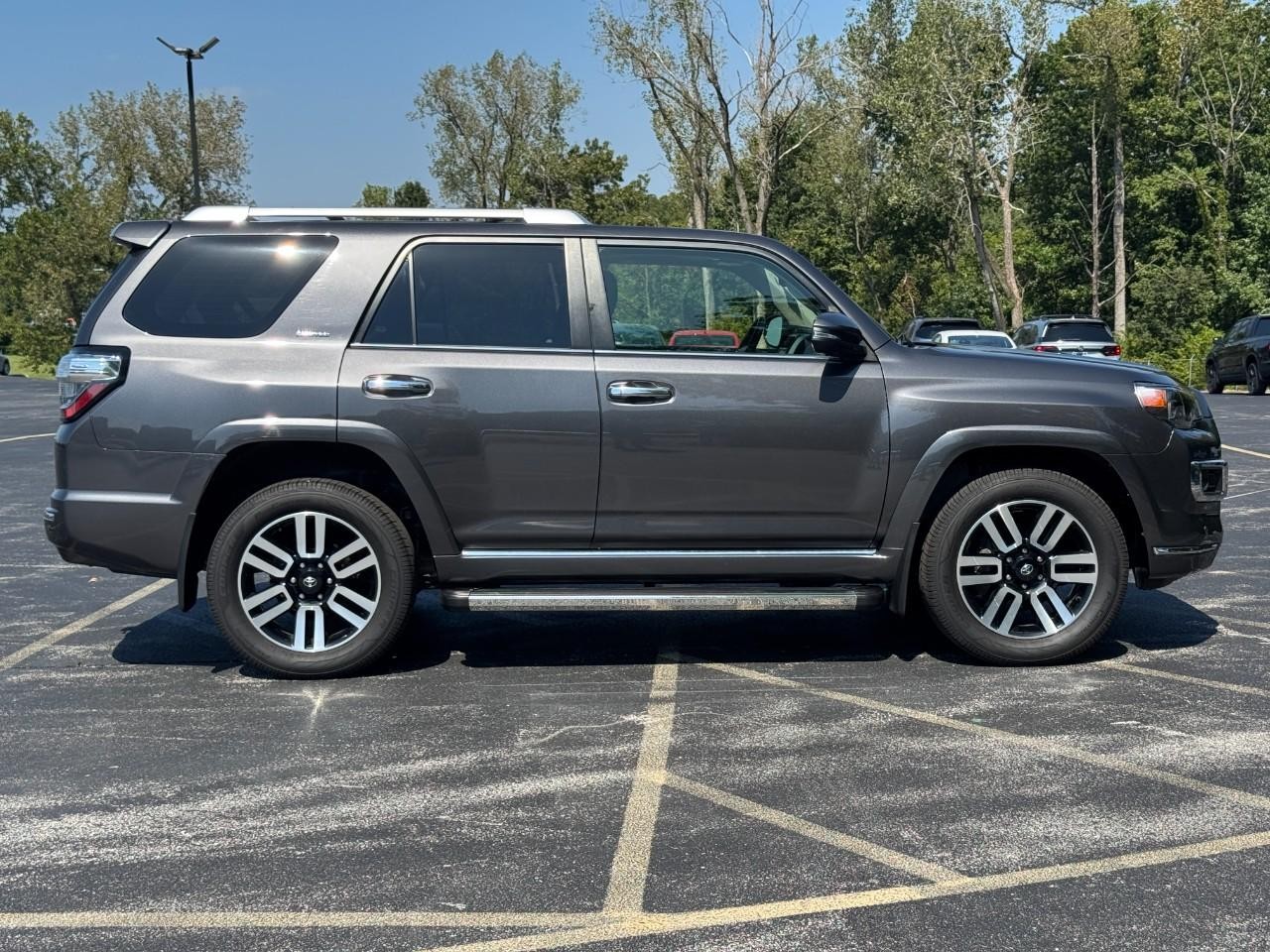 Toyota 4Runner Vehicle Full-screen Gallery Image 03