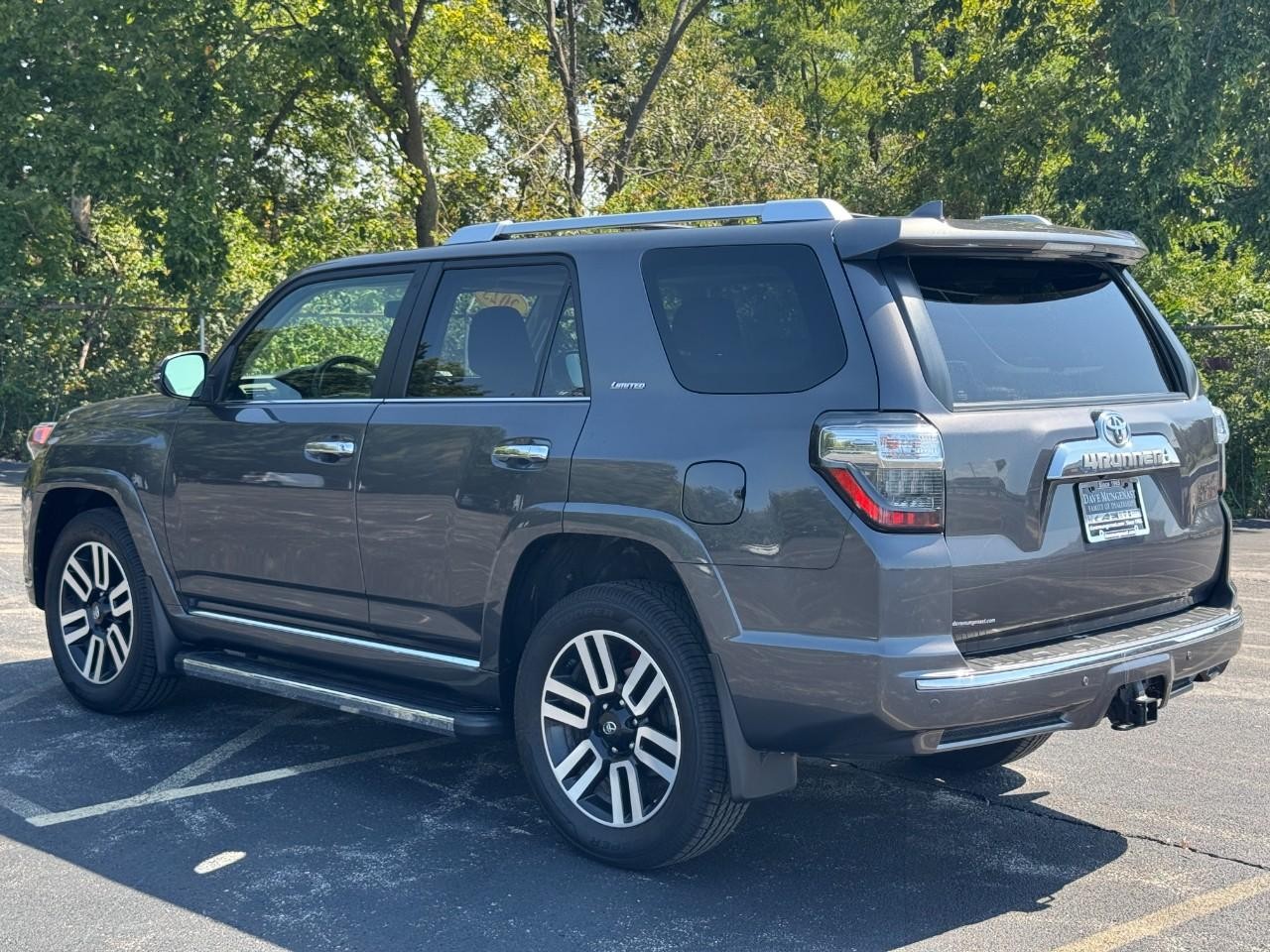 Toyota 4Runner Vehicle Full-screen Gallery Image 07