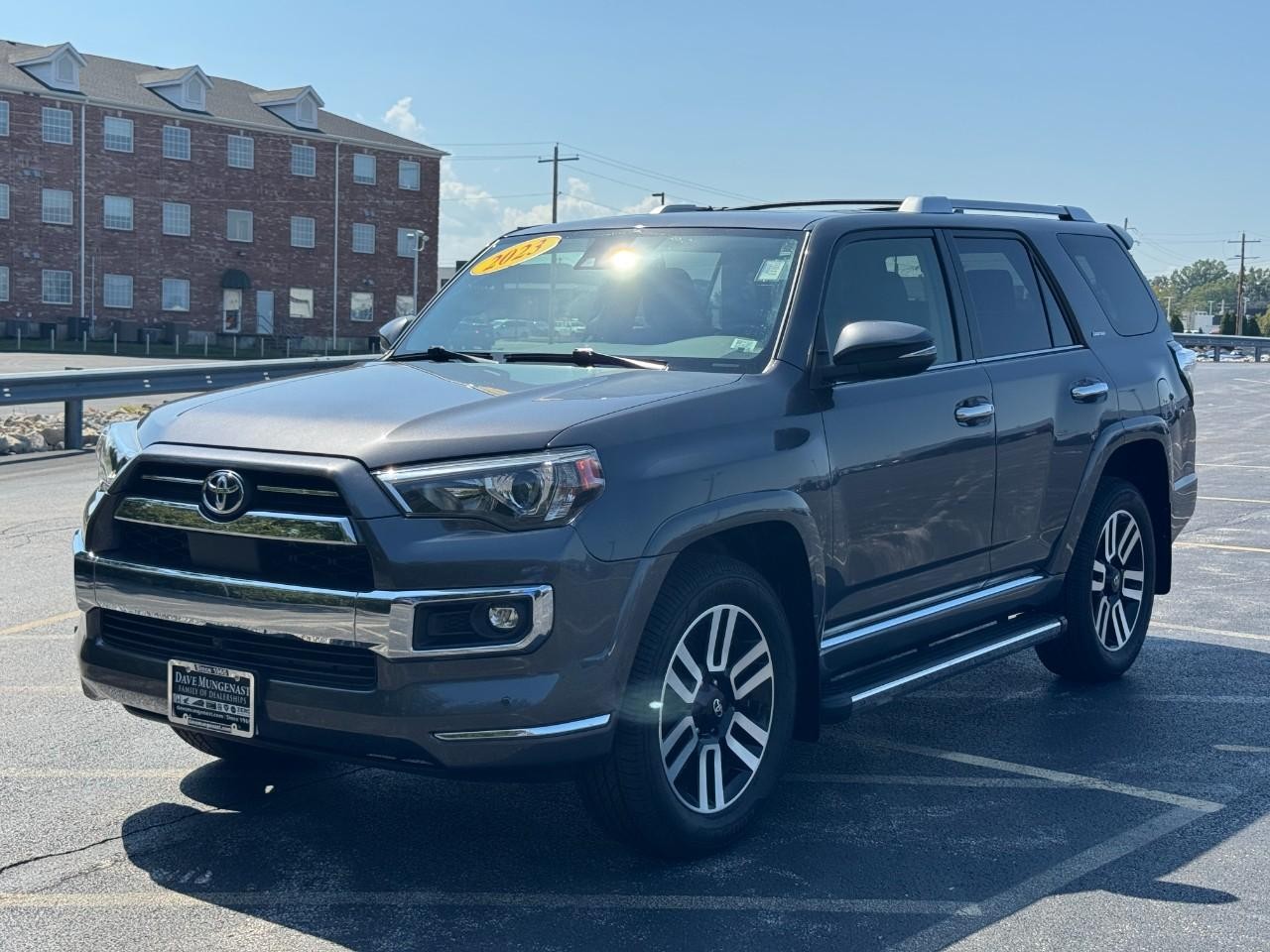 Toyota 4Runner Vehicle Full-screen Gallery Image 10