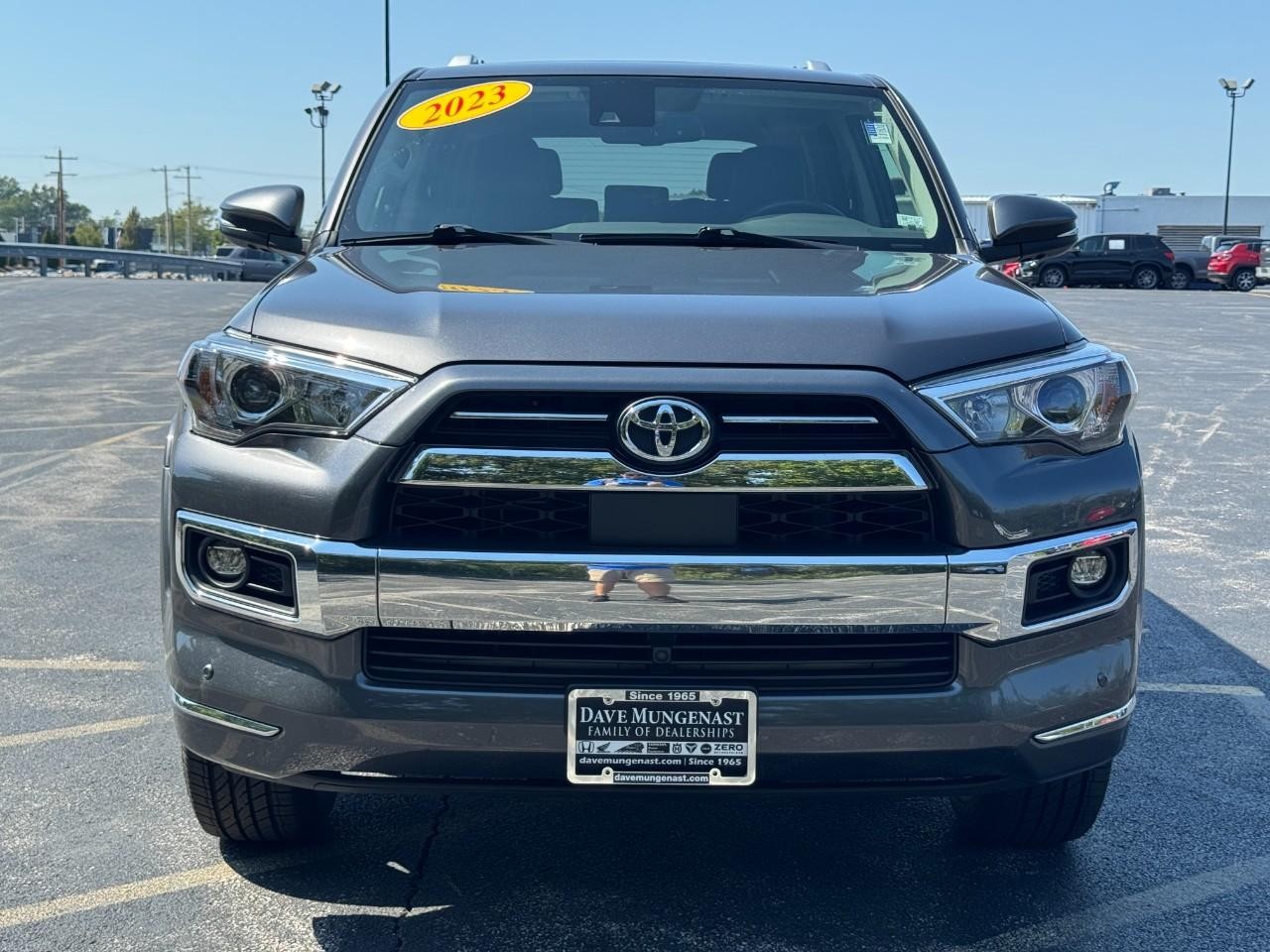 Toyota 4Runner Vehicle Full-screen Gallery Image 11