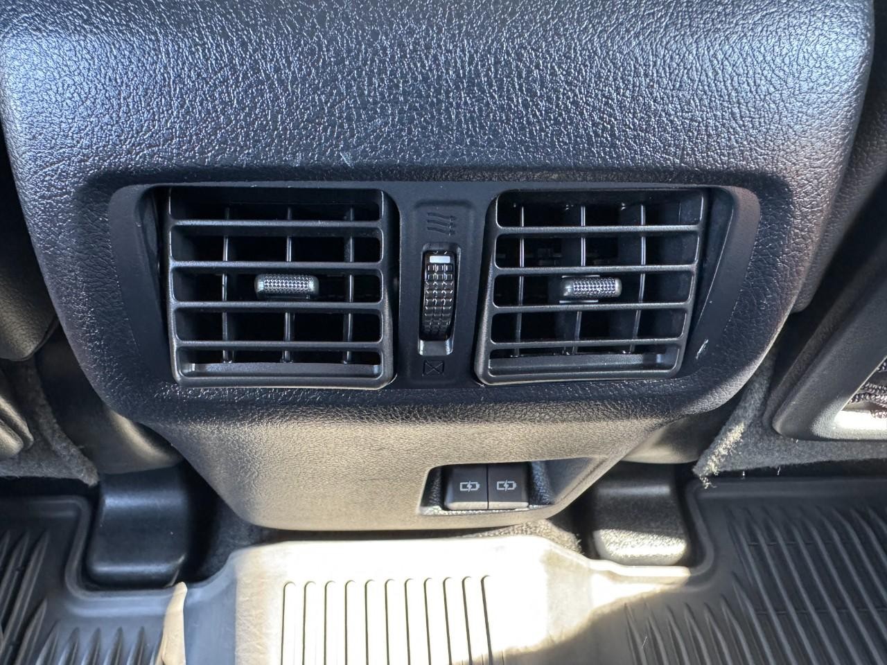Toyota 4Runner Vehicle Full-screen Gallery Image 13