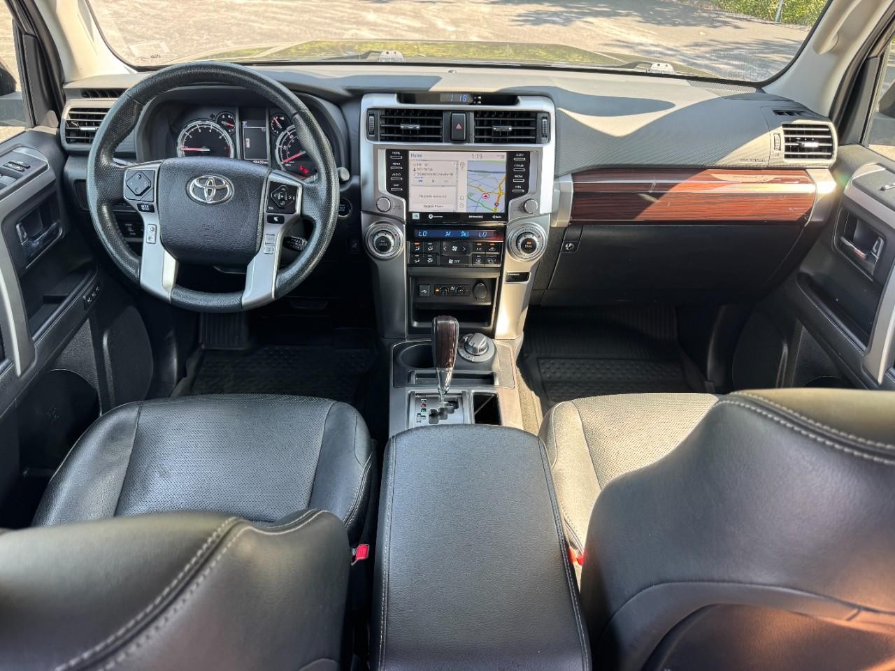 Toyota 4Runner Vehicle Full-screen Gallery Image 14