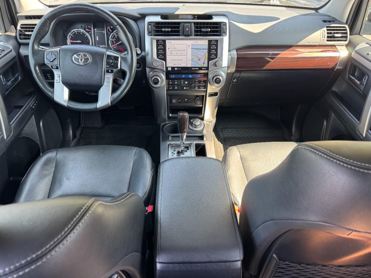 Toyota 4Runner Vehicle Full-screen Gallery Image 15