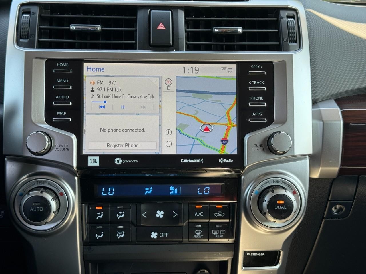 Toyota 4Runner Vehicle Full-screen Gallery Image 17