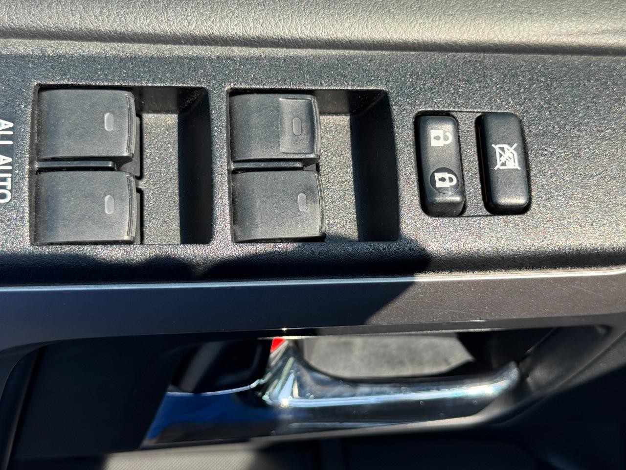 Toyota 4Runner Vehicle Full-screen Gallery Image 21