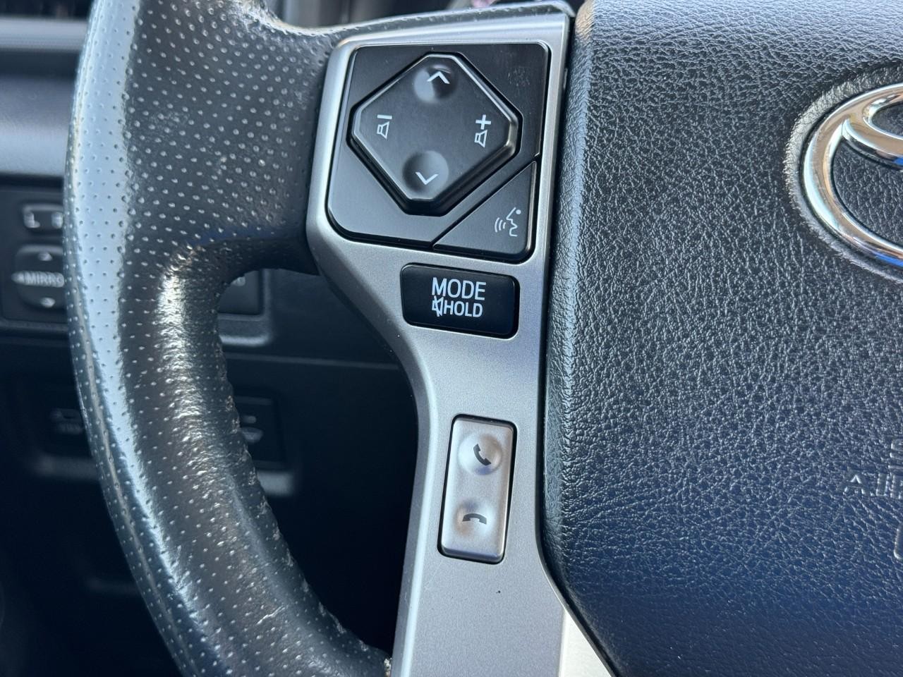 Toyota 4Runner Vehicle Full-screen Gallery Image 23